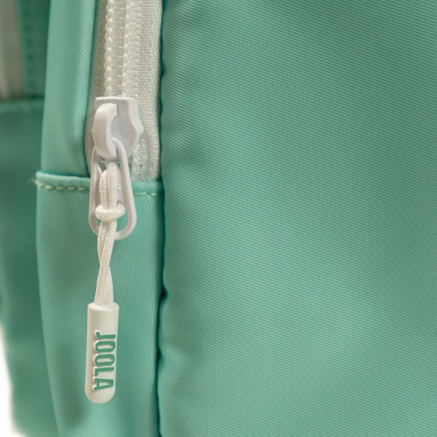 Close up on the JOOLA text on the zipper on the JOOLA Ben's Bag Duffle.