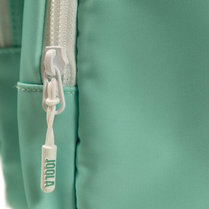 Close up on the JOOLA text on the zipper on the JOOLA Ben's Bag Duffle.